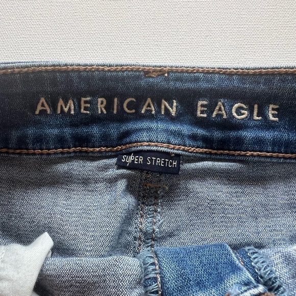 EUC American Eagle Distressed Denim Mini Skirt Size 10 🔥🔥 (D2) - Picture 8 of 14